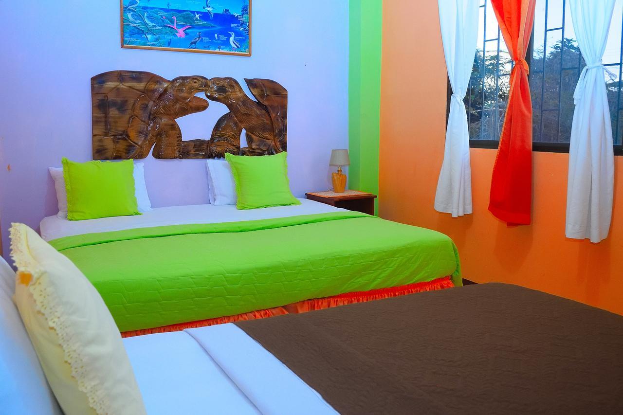 Tintorera Guest House Puerto Ayora  Exterior photo