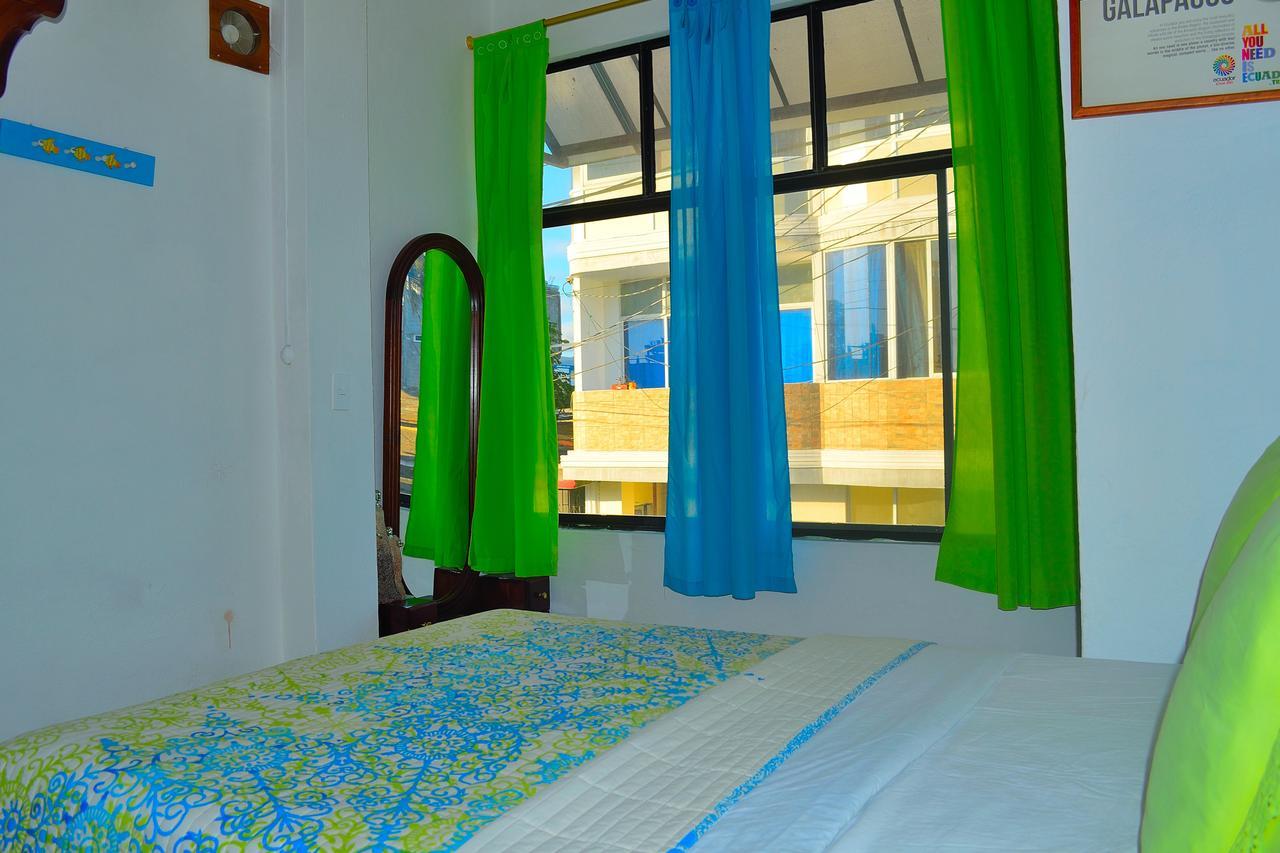 Tintorera Guest House Puerto Ayora  Exterior photo