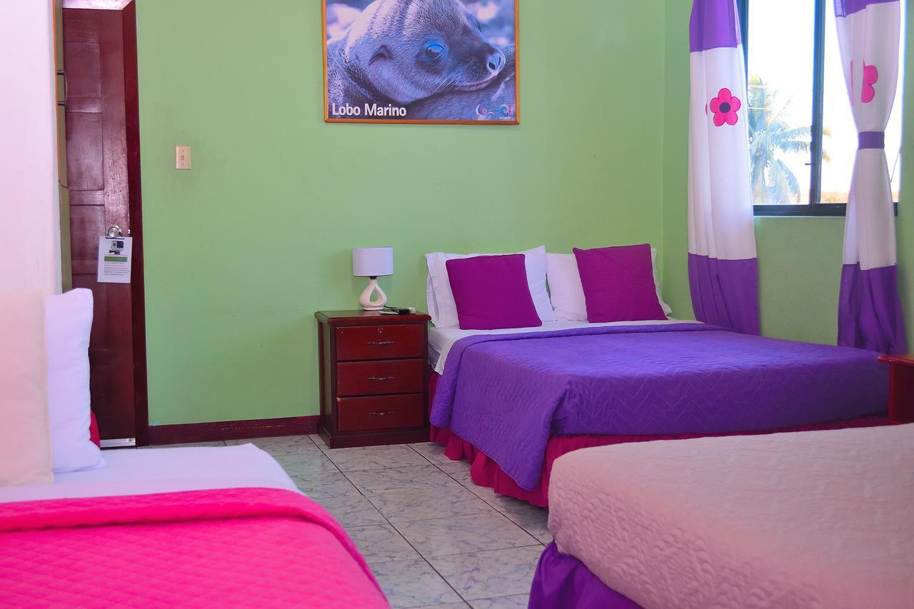 Tintorera Guest House Puerto Ayora  Exterior photo