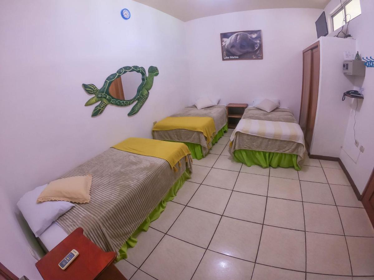 Tintorera Guest House Puerto Ayora  Exterior photo